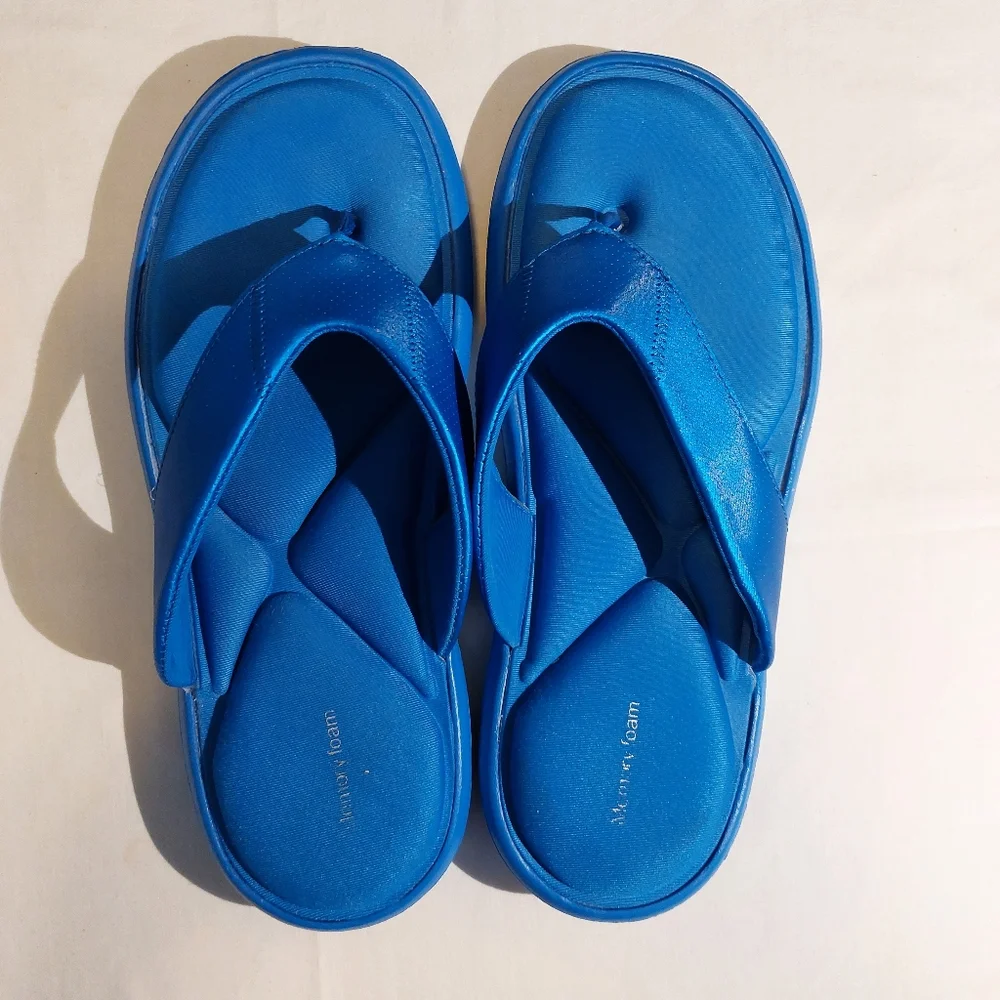 Bright Blue Flip Flops With Memory Foam Comfort Men's L Women's XL Unisex EUC